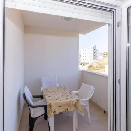 Apartment One Bedroom With Balcony *