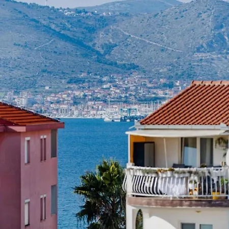 One Bedroom With Balcony Apartment *